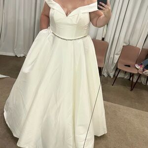 Elegant Off-Shoulder White Dress